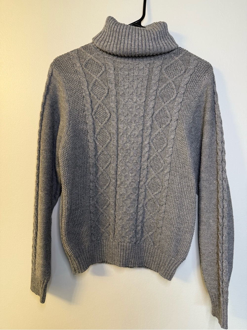 Women’s Gray Cable Knit Turtleneck Sweater